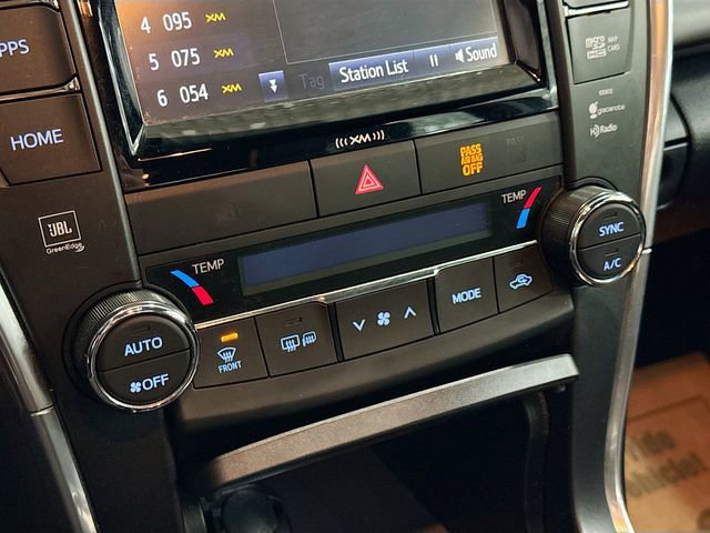Used 2017 Toyota Camry XLE w/ Moonroof Package FWD image 16