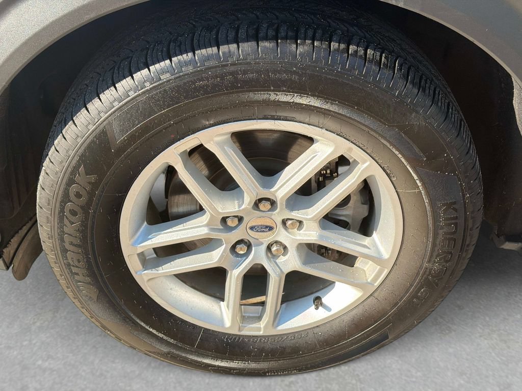 Used 2025 Ford Explorer Active AWD/4WD image 12