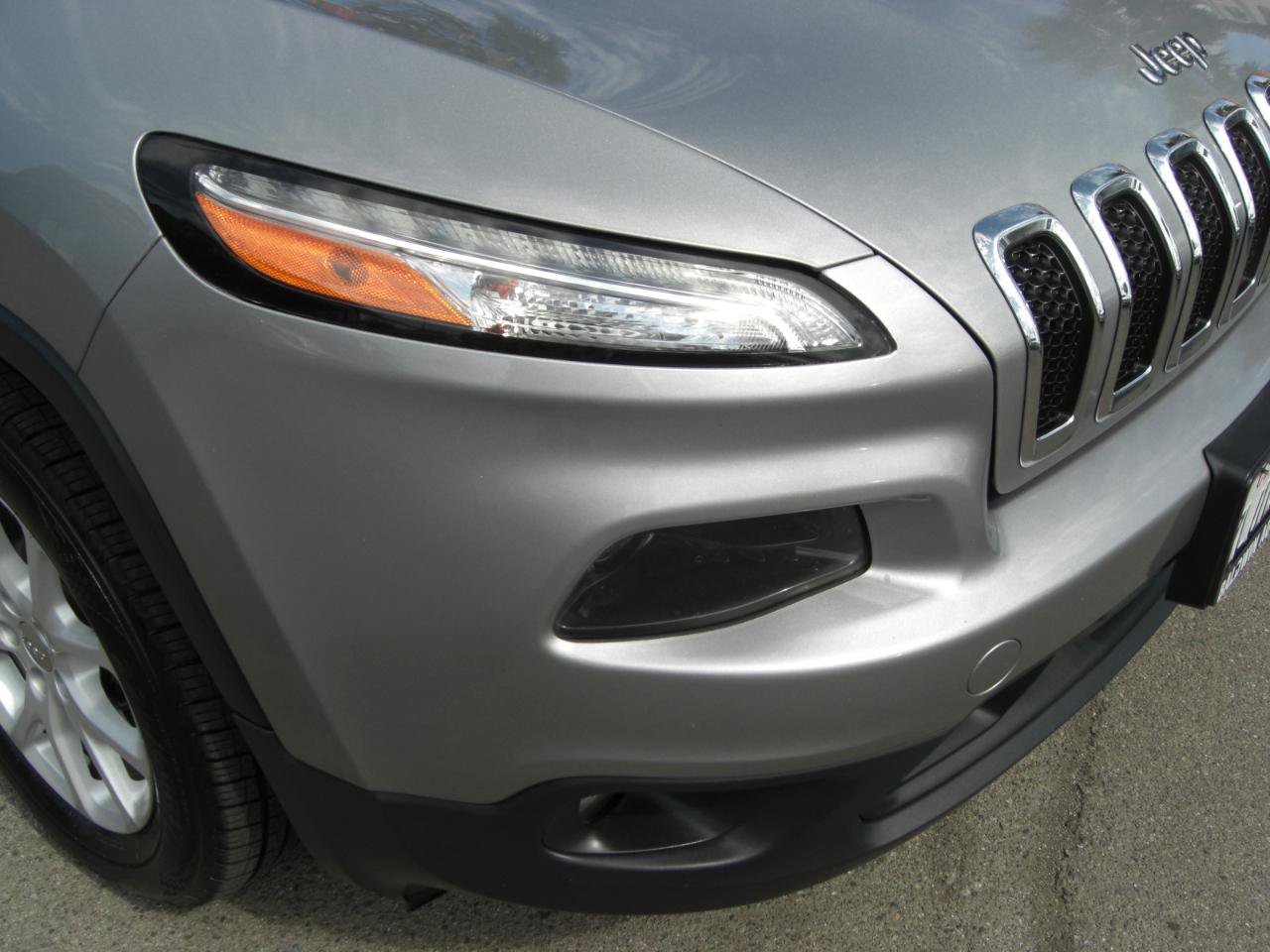 Used 2015 Jeep Cherokee Latitude FWD image 19
