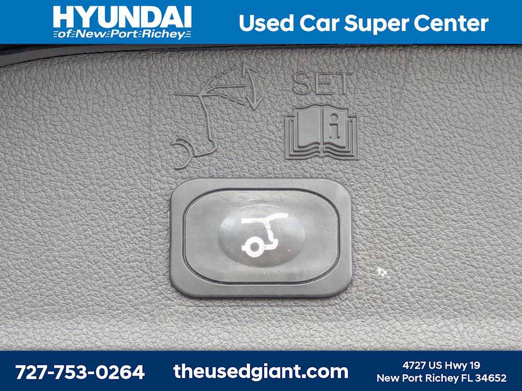Used 2016 Ford Escape Titanium w/ Equipment Group 301A AWD/4WD image 13