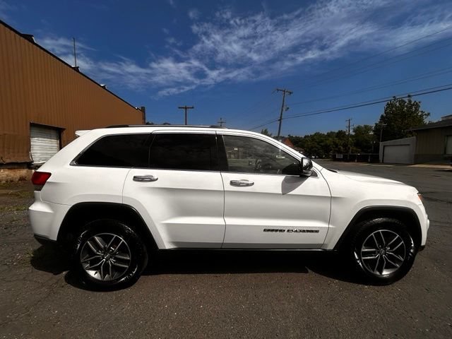 Used 2017 Jeep Grand Cherokee Limited AWD/4WD image 8