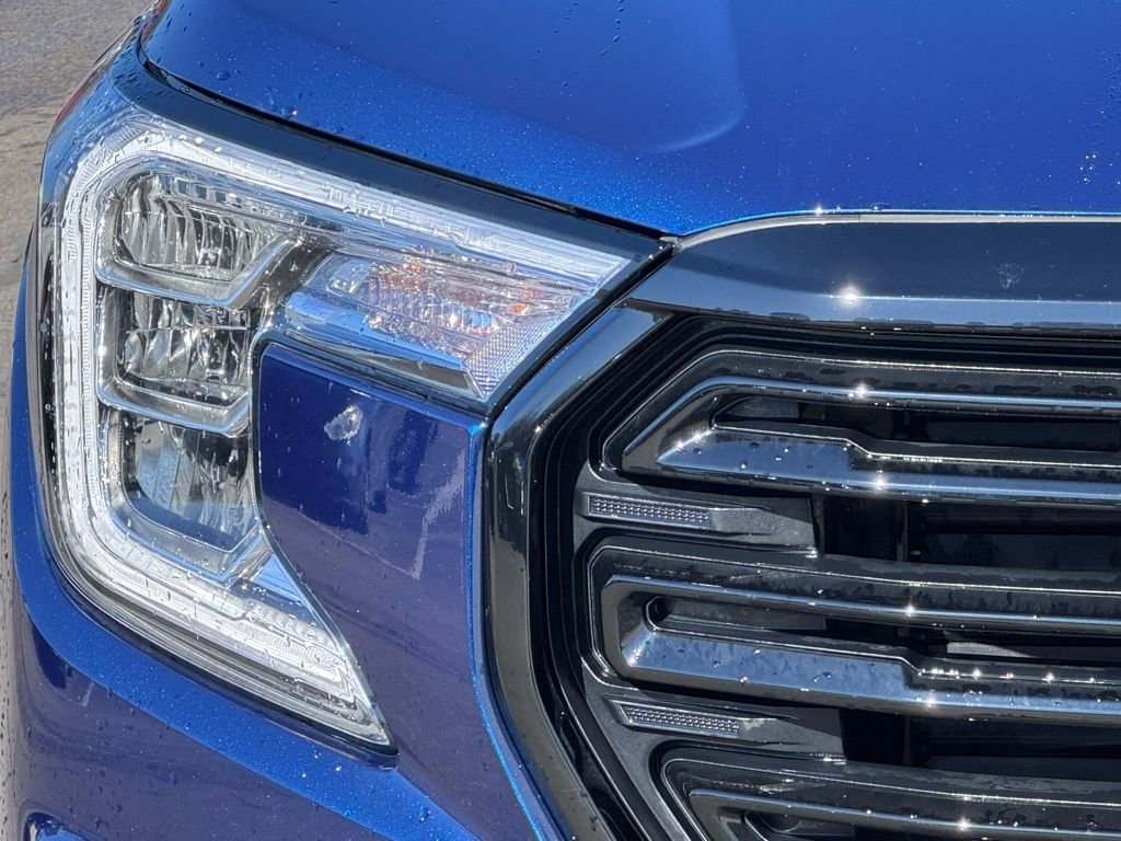 Used 2022 GMC Terrain SLE w/ Driver Convenience Package image 4