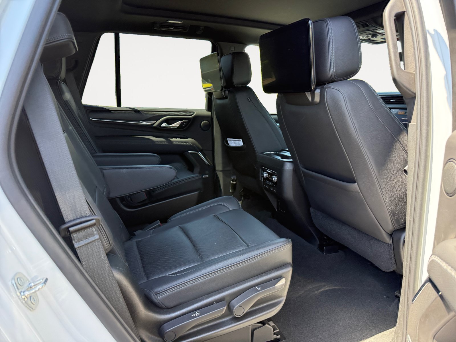 Used 2021 GMC Yukon Denali w/ Denali Premium Package AWD/4WD image 18