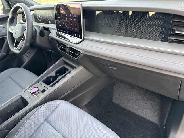 New 2026 Volkswagen Tiguan SE R-Line image 24