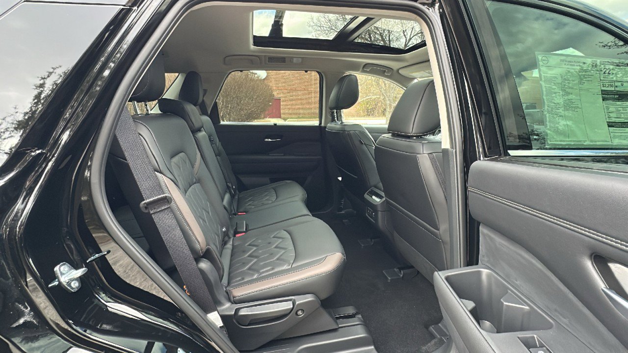 New 2026 Nissan Pathfinder Platinum image 10