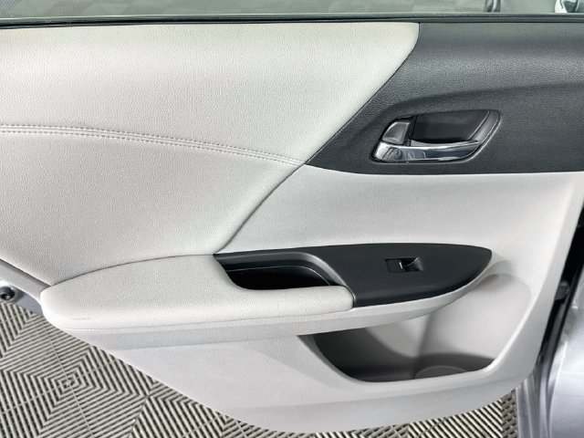 Used 2017 Honda Accord EX-L image 23