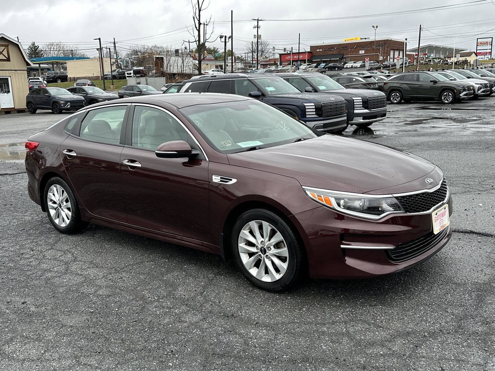 Used 2018 Kia Optima LX w/ 17" Alloy Wheels Package image 2