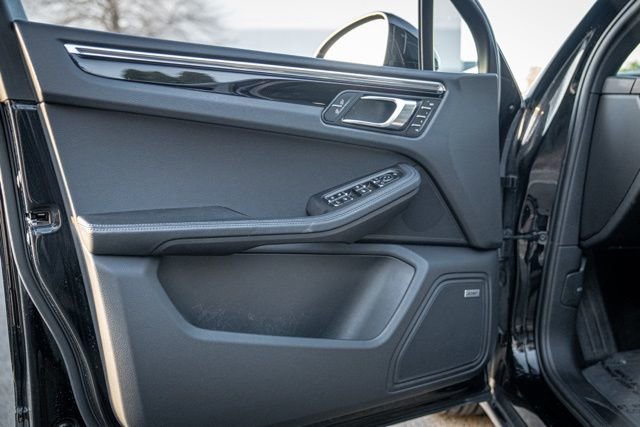 Used 2023 Porsche Macan Turbo image 39