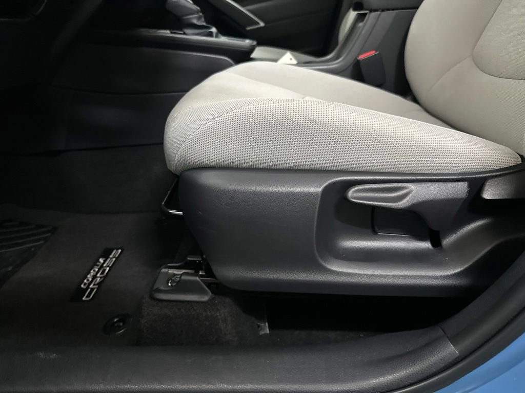 Used 2026 Toyota Corolla Cross LE FWD image 34