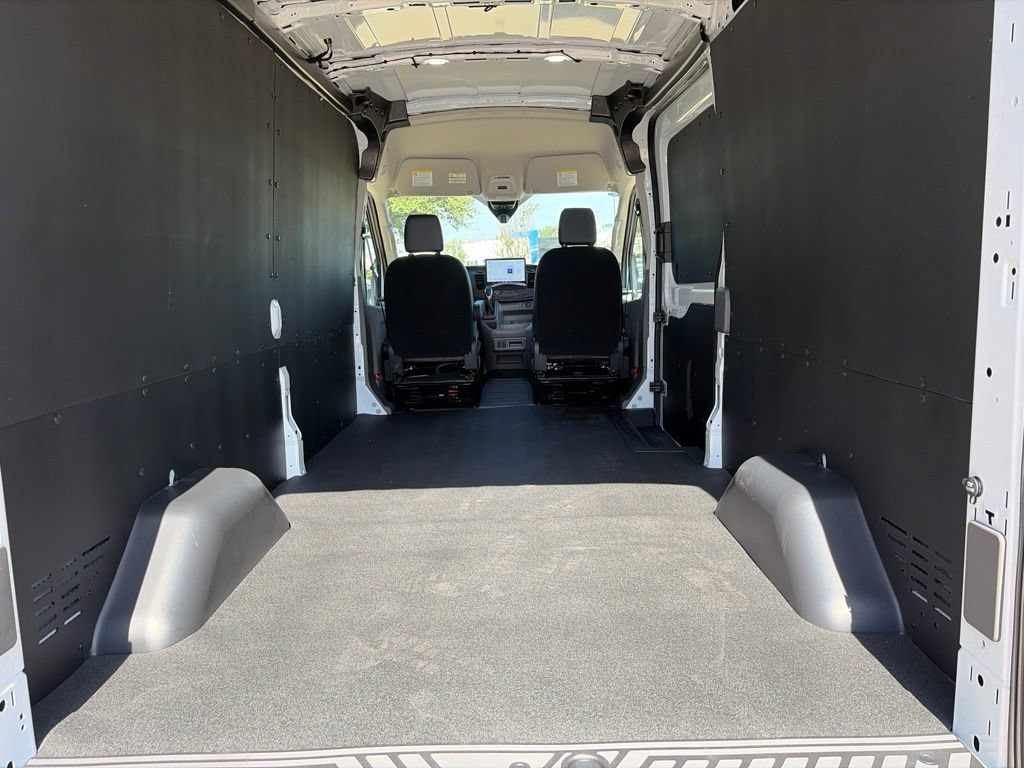New 2026 Ford Transit 250 148 Medium Roof w/ Load Area Protection Package RWD image 9