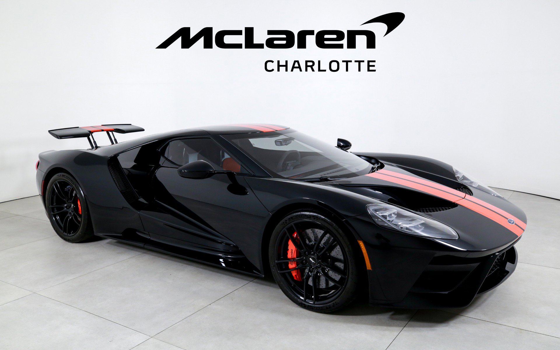 Used 2019 Ford GT RWD image 2