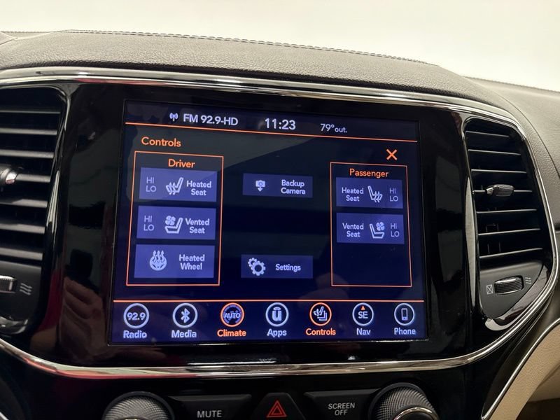 Used 2019 Jeep Grand Cherokee Overland AWD/4WD image 35