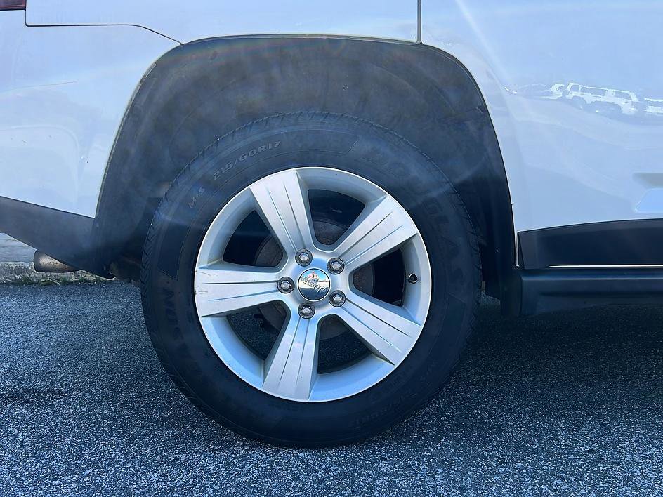 Used 2016 Jeep Compass Latitude image 13