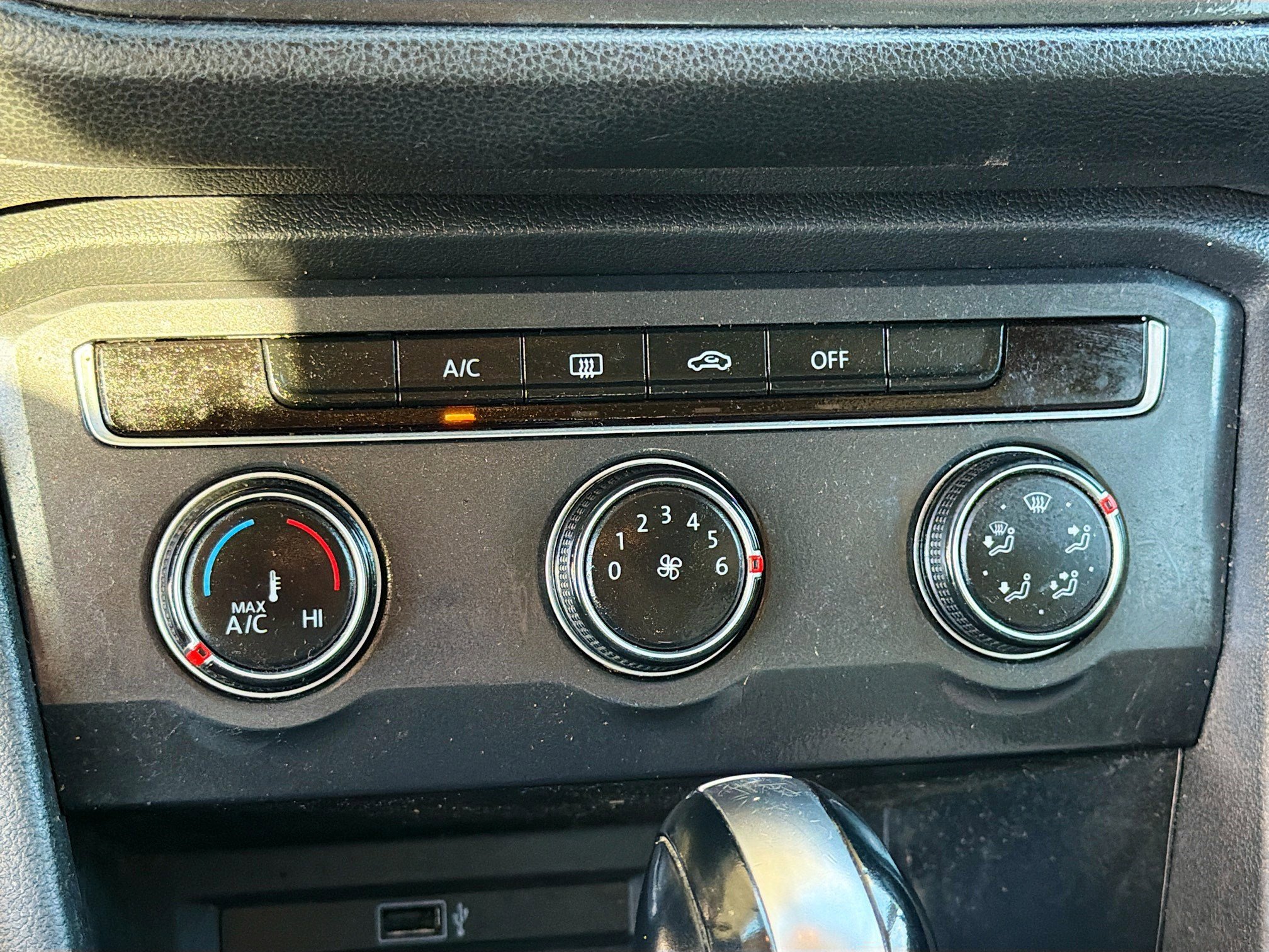 Used 2019 Volkswagen Tiguan S image 10