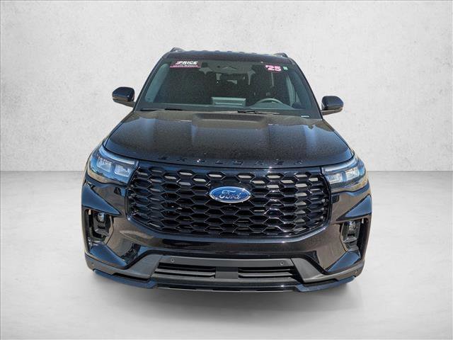 Certified 2025 Ford Explorer ST-Line image 2