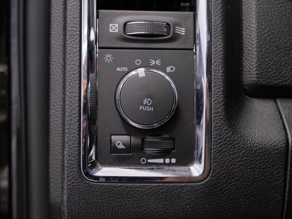 Used 2018 RAM 1500 Laramie w/ Convenience Group AWD/4WD image 17