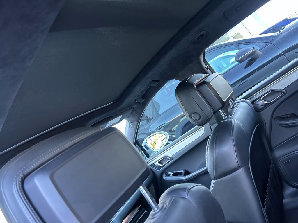 Used 2020 Porsche Macan Turbo AWD/4WD image 12