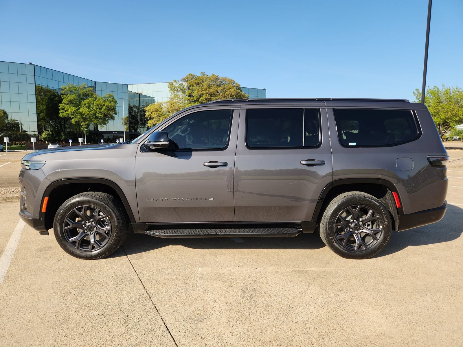 New 2026 Jeep Grand Wagoneer Limited AWD/4WD image 3