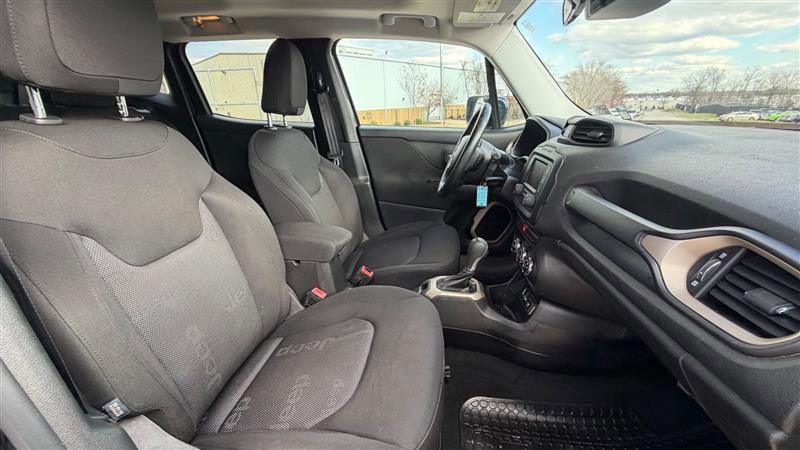 Used 2015 Jeep Renegade Latitude image 19