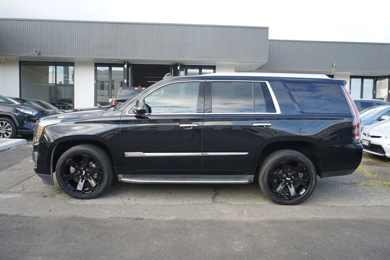 Used 2016 Cadillac Escalade 2WD image 2