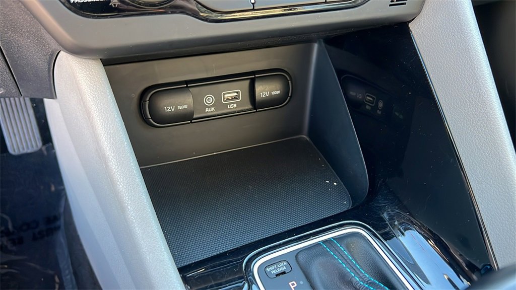 Used 2019 Kia Niro EX image 16