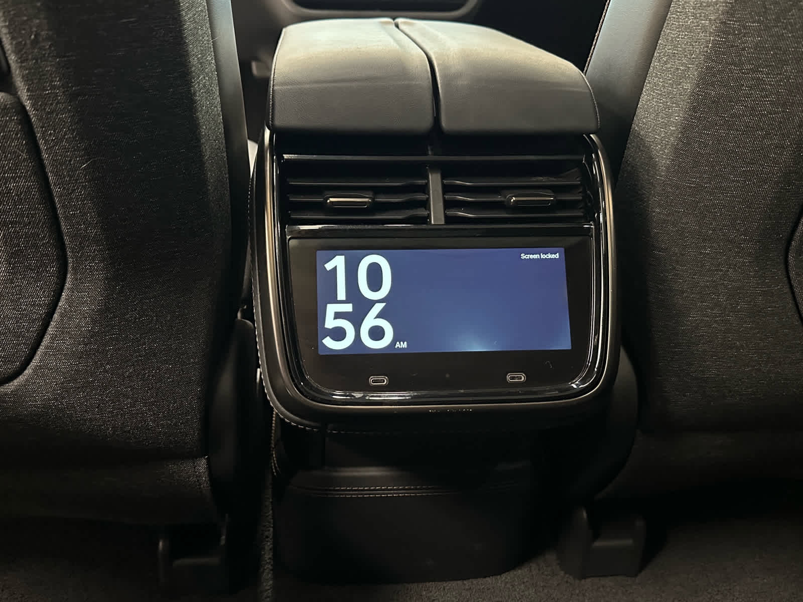 Used 2025 Rivian R1T Premium image 37