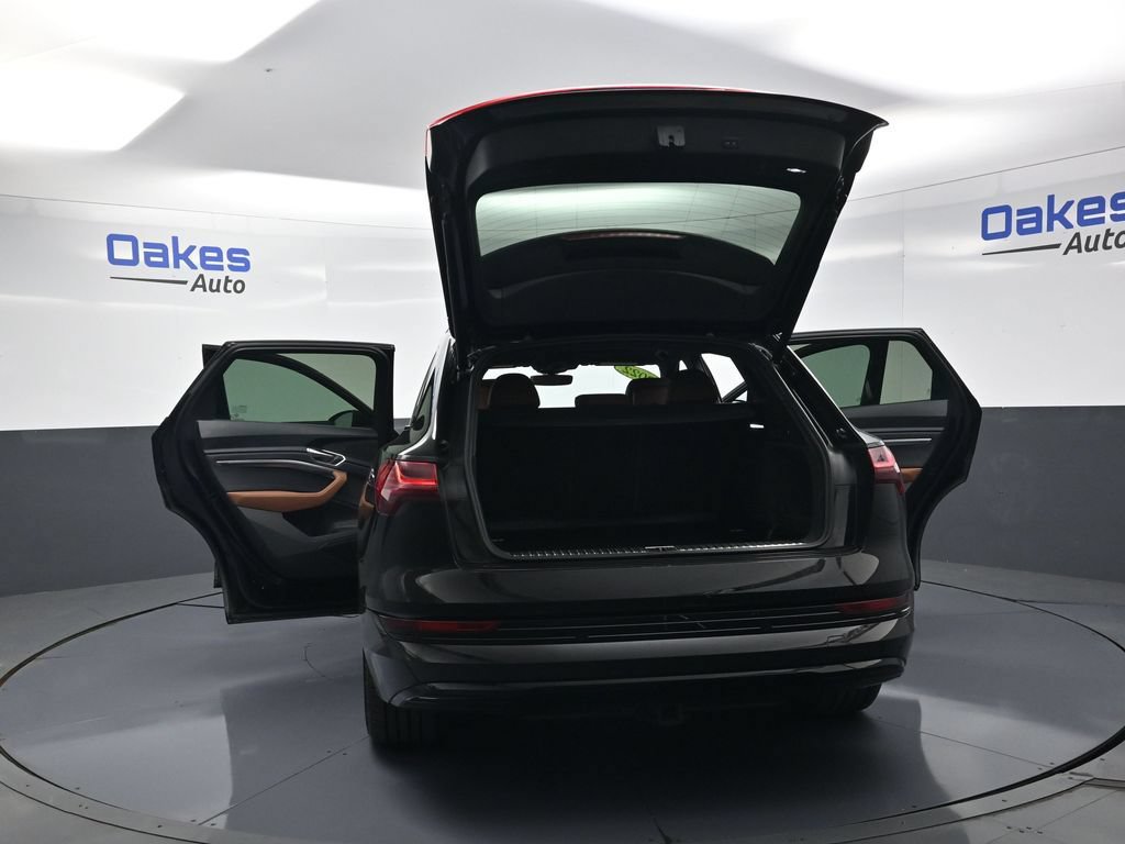 Used 2022 Audi e-tron Premium w/ Convenience Plus Package AWD/4WD image 54