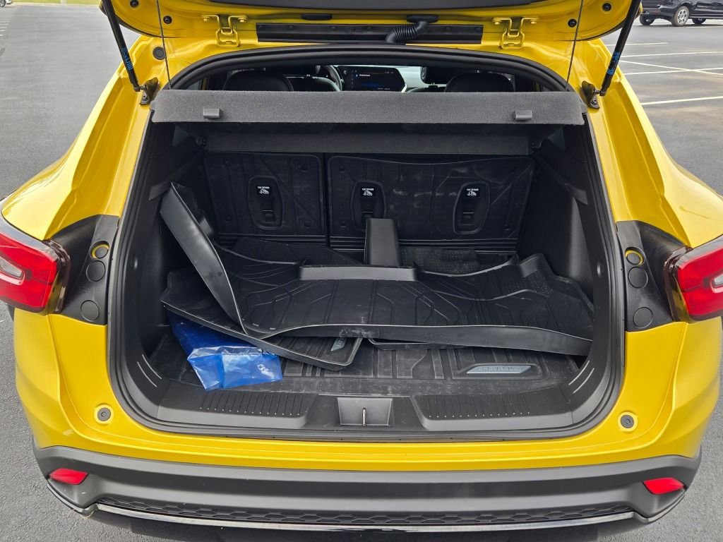 Used 2024 Chevrolet Trax RS w/ Sunroof Package image 14