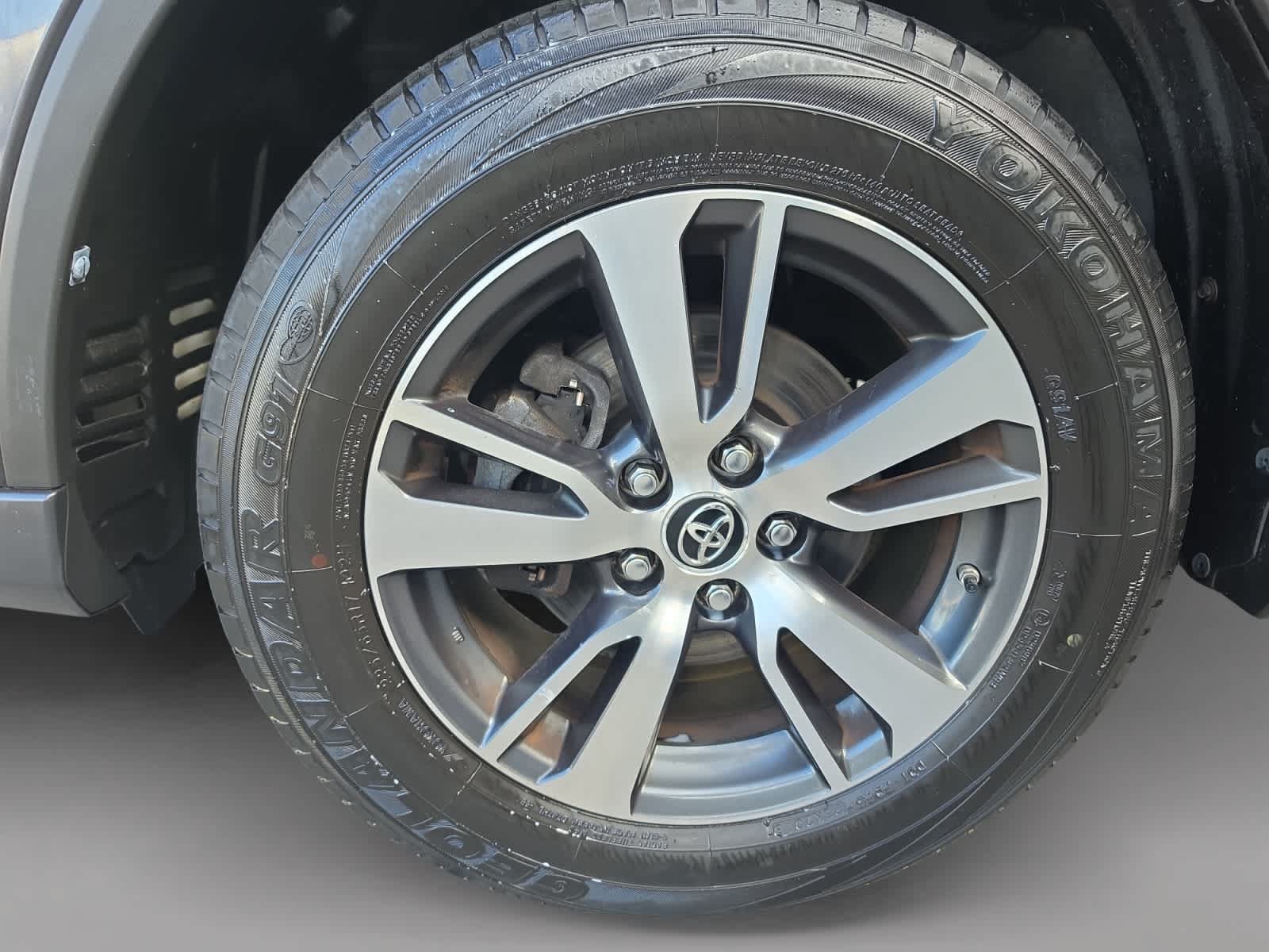 Used 2018 Toyota RAV4 XLE AWD/4WD image 19