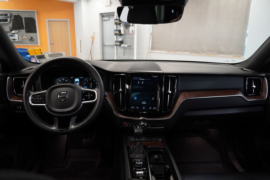 Used 2020 Volvo XC60 T5 Inscription w/ Protection Package image 10