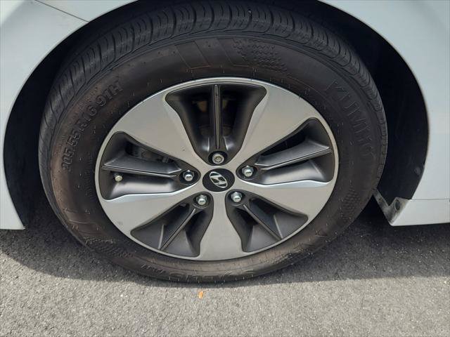 Used 2019 Hyundai Ioniq Limited w/ Ultimate Package 02 FWD image 11