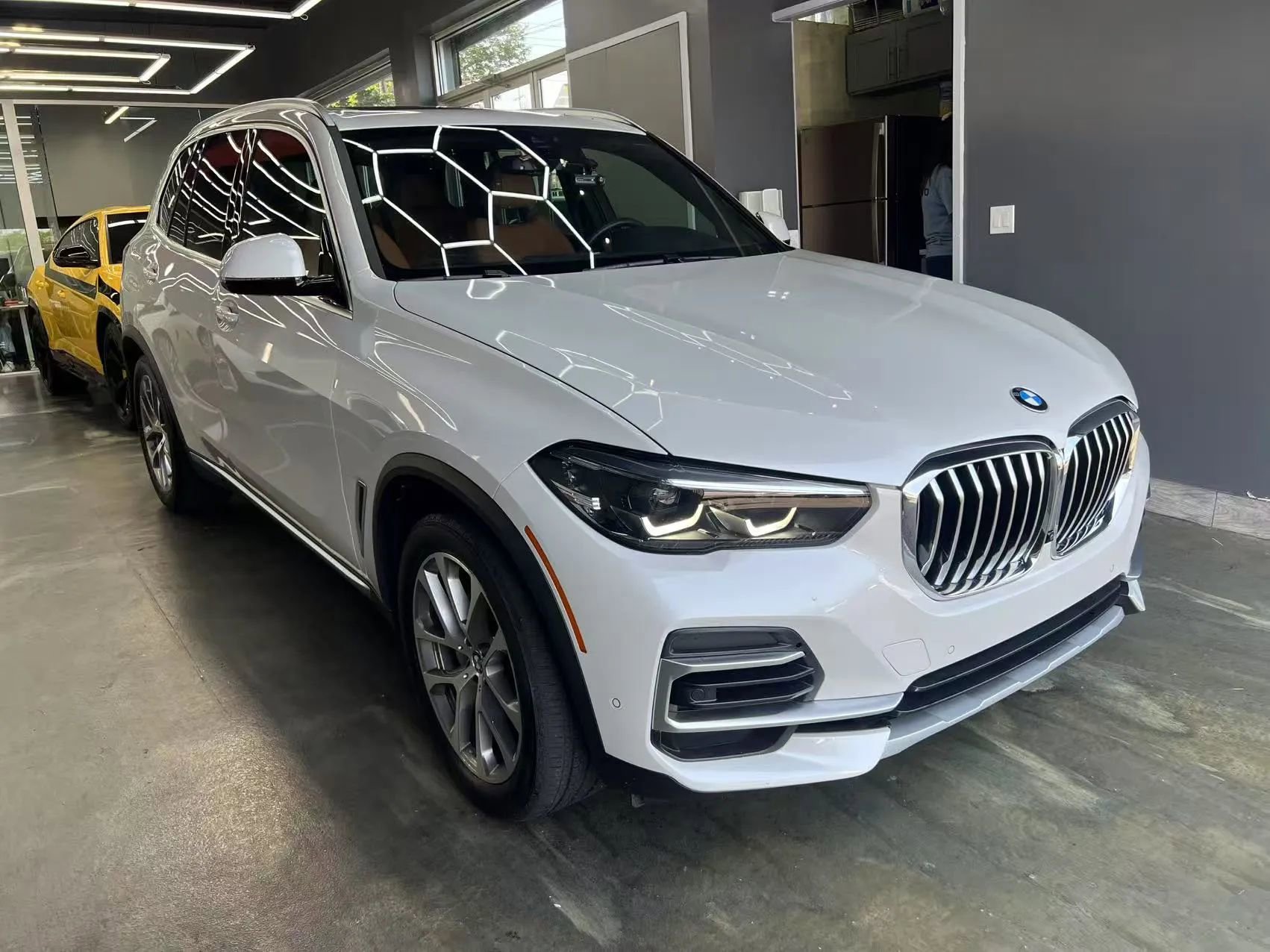 Used 2022 BMW X5 xDrive40i w/ Premium Package image 3