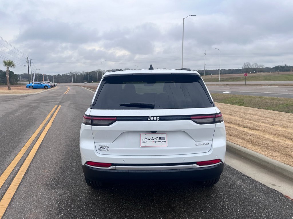 New 2026 Jeep Grand Cherokee Limited w/ Trailer Tow Package AWD/4WD image 6