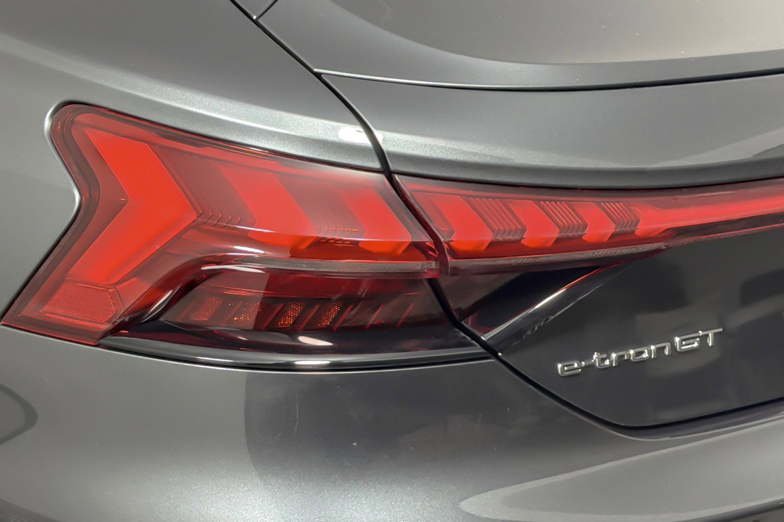 Used 2024 Audi e-tron GT Premium Plus image 26