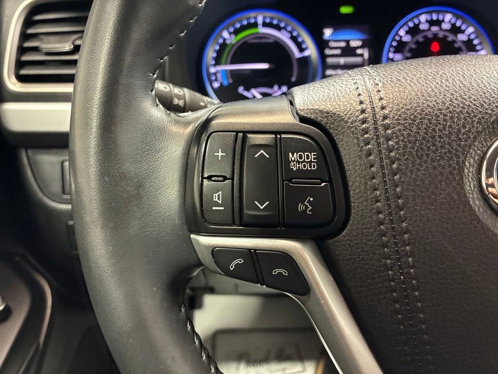 Used 2019 Toyota Highlander XLE w/ Carpet Mat Package (TMS) AWD/4WD image 31