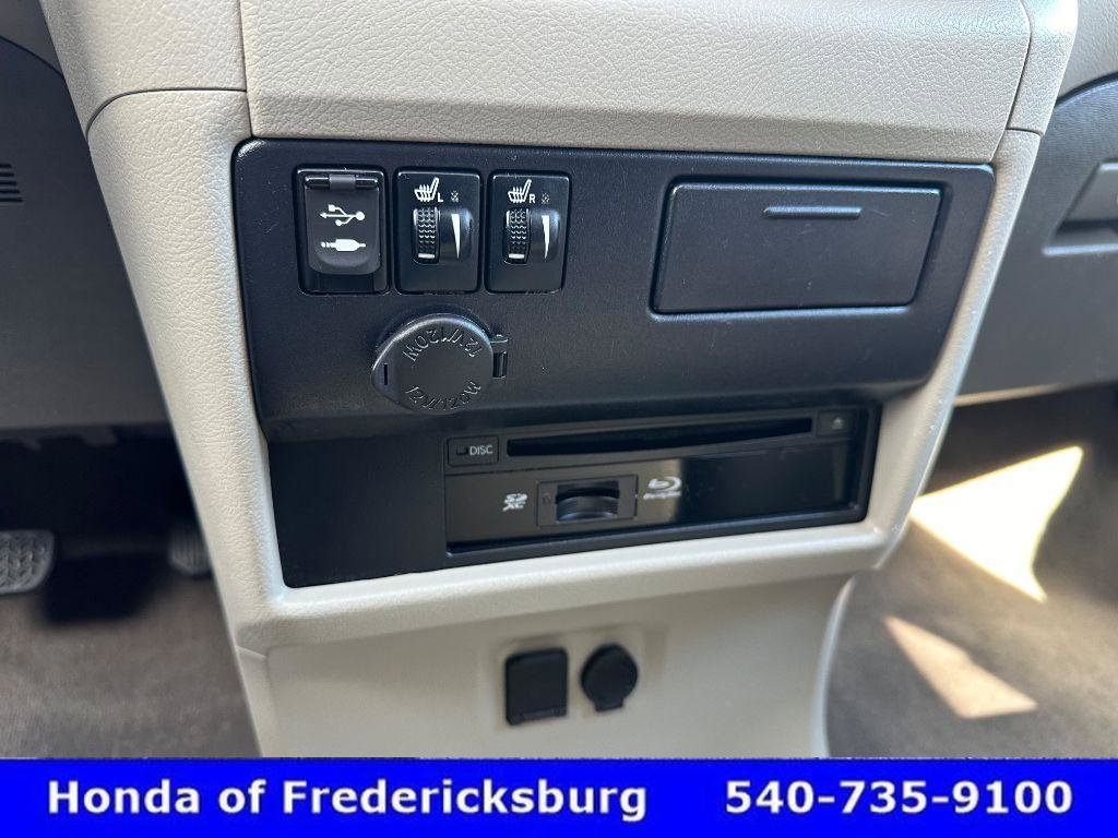 Used 2017 Toyota Sienna XLE Premium image 23