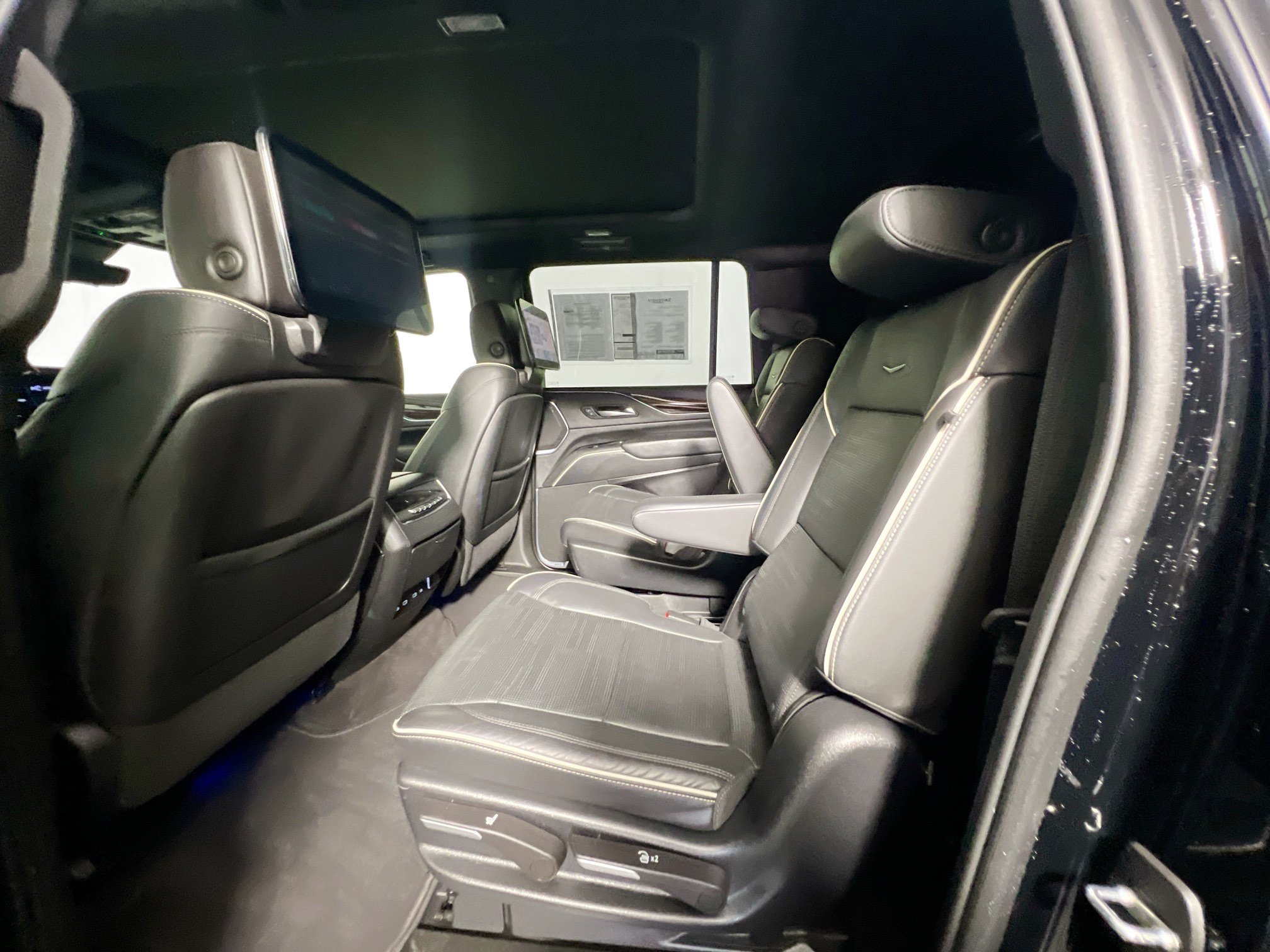 Used 2023 Cadillac Escalade ESV Premium Luxury AWD/4WD image 29