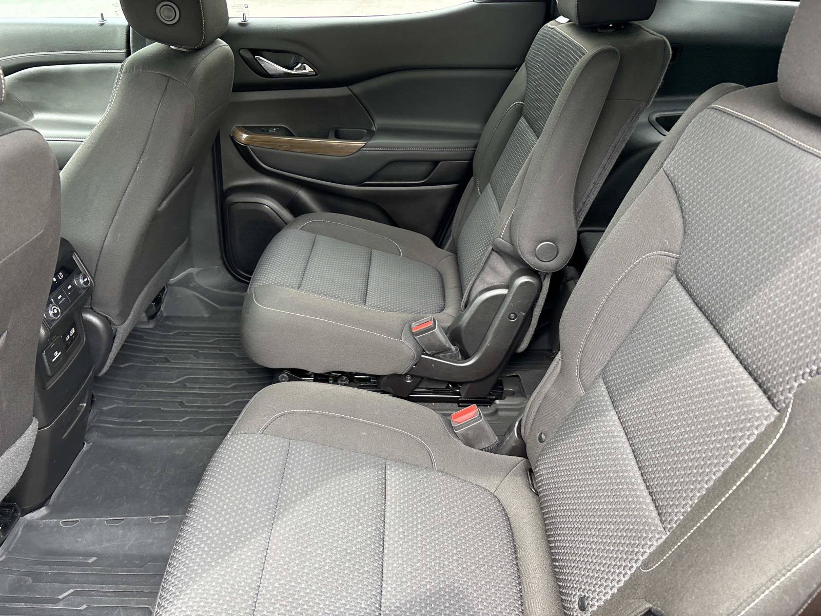 Used 2023 GMC Acadia SLE w/ Driver Convenience Package FWD image 31
