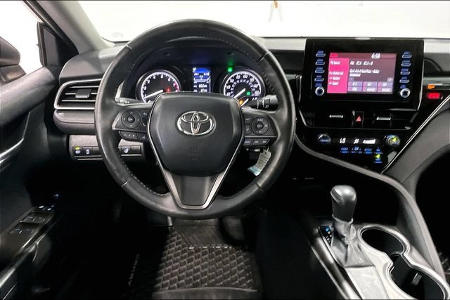 Used 2022 Toyota Camry SE FWD image 11