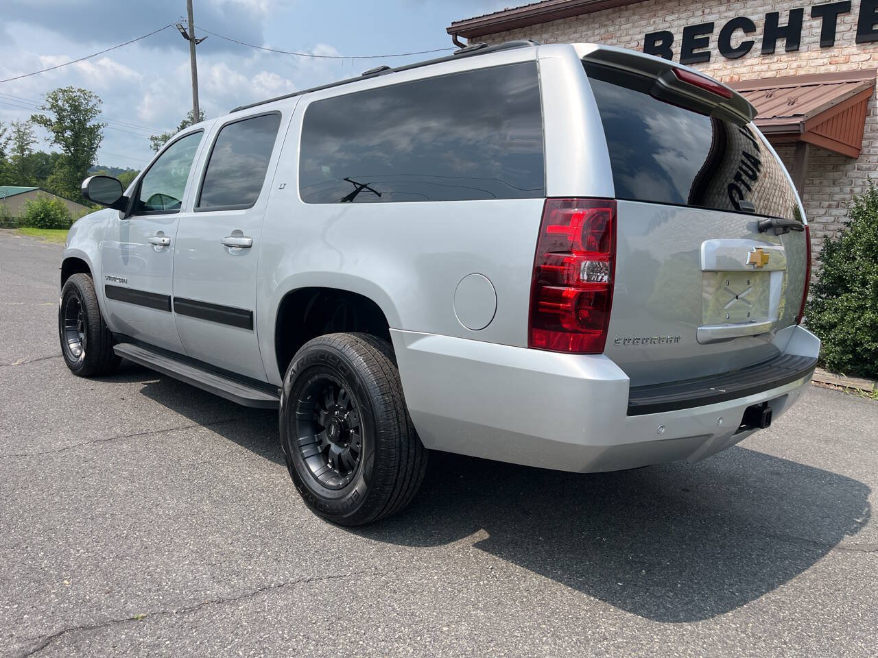 Used 2012 Chevrolet Suburban LT AWD/4WD image 8