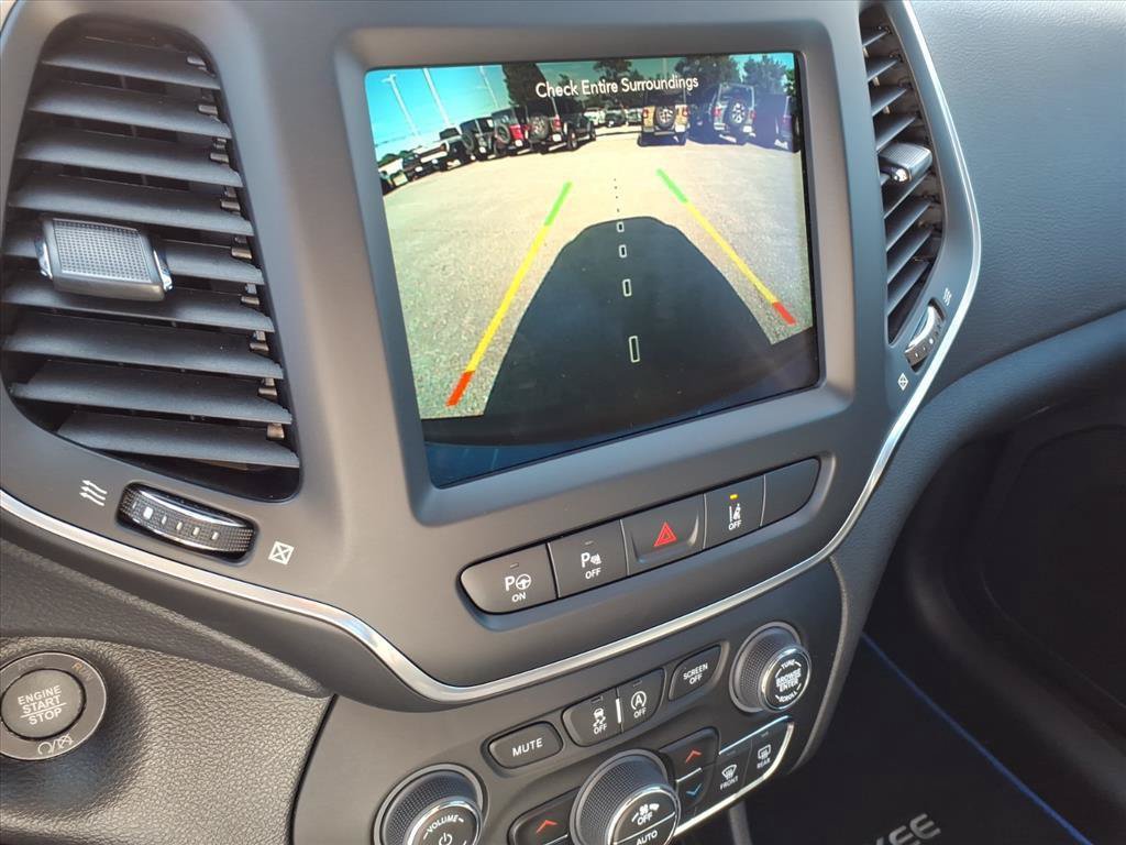 Used 2023 Jeep Cherokee Altitude Lux AWD/4WD image 25