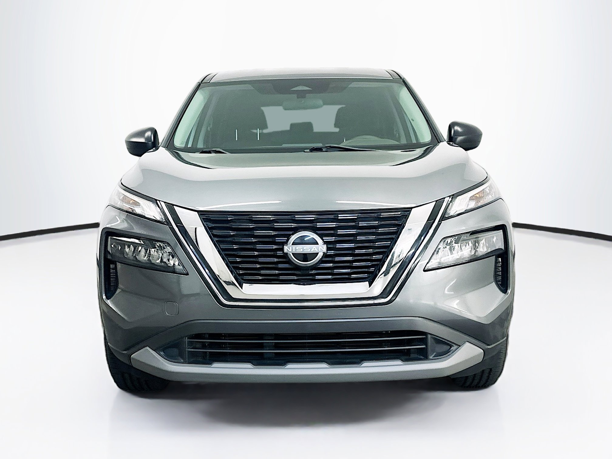 Used 2023 Nissan Rogue S image 2