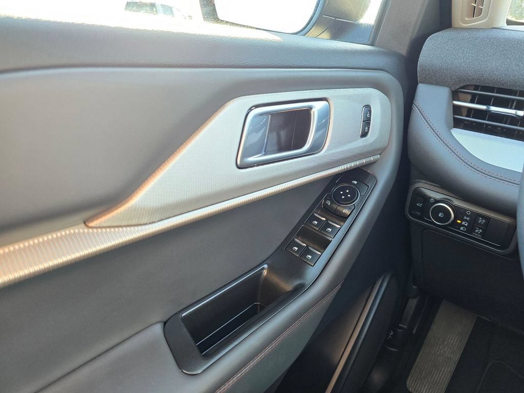 New 2026 Ford Explorer Active w/ Active Comfort Package AWD/4WD image 32