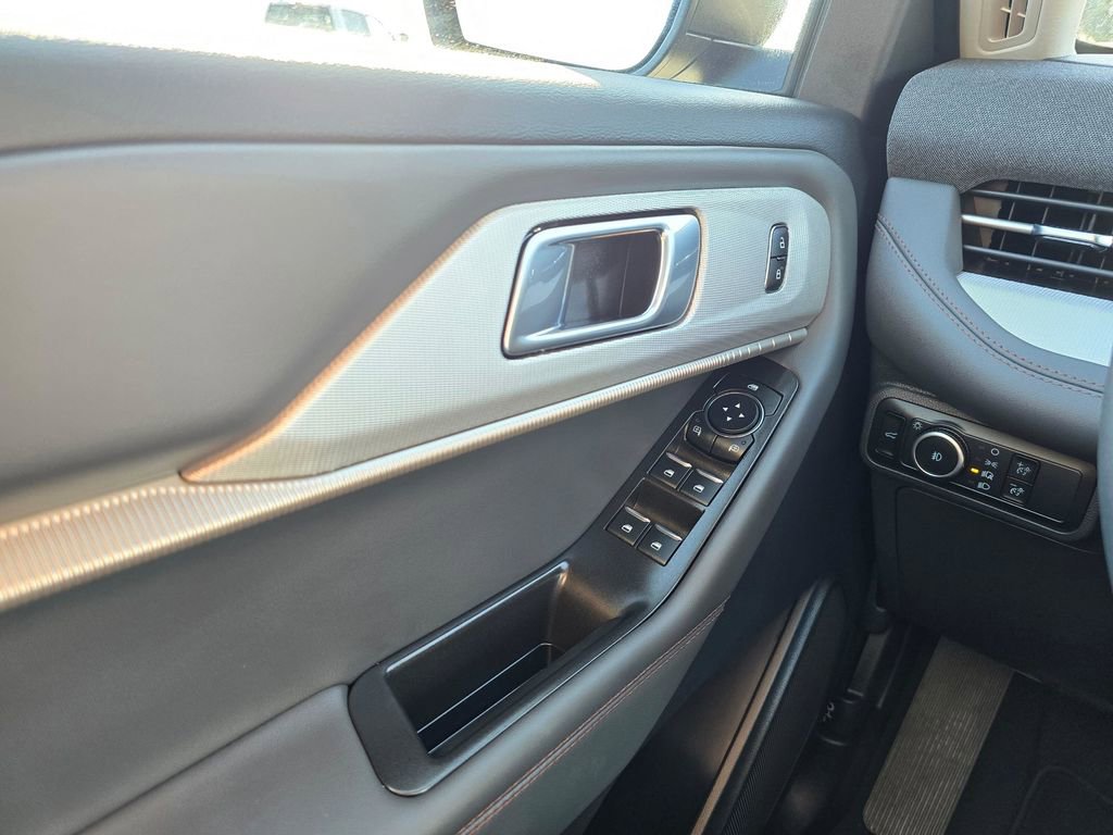 New 2026 Ford Explorer Active w/ Active Comfort Package AWD/4WD image 32