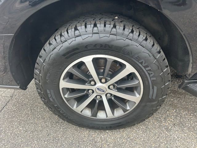 Used 2018 Ford Expedition XLT image 4