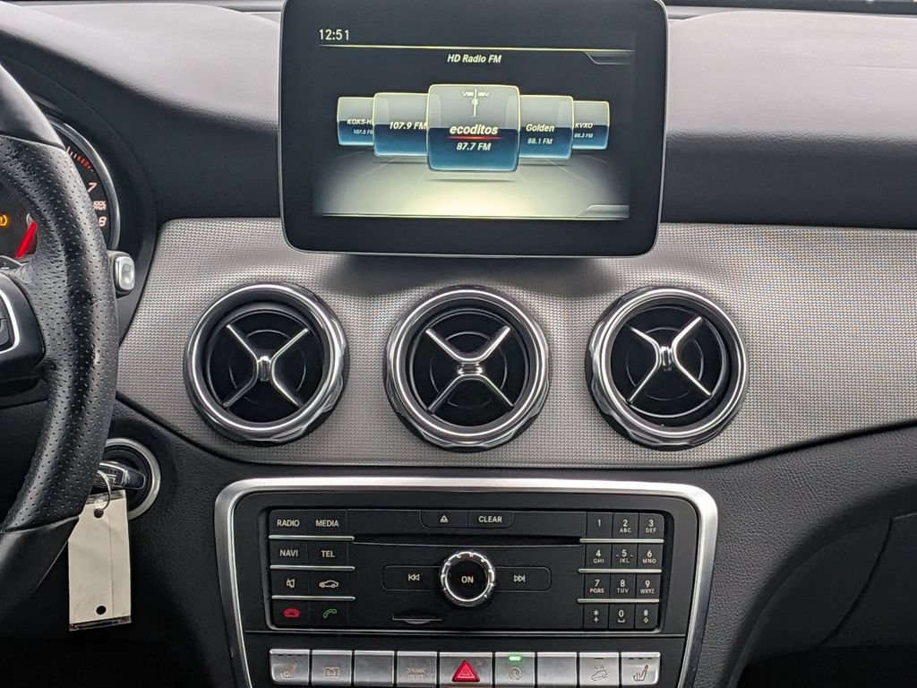 Used 2020 Mercedes-Benz GLA 250 4MATIC w/ Premium Package image 26
