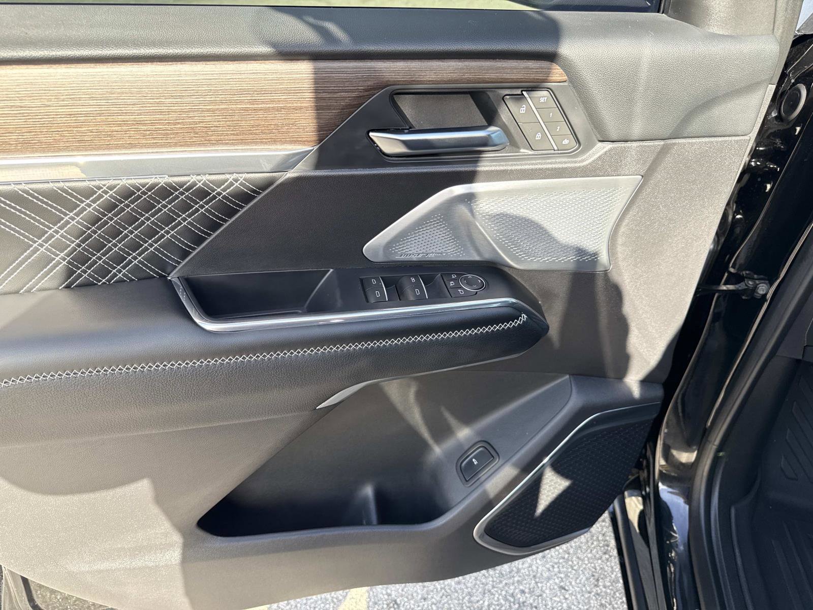 Used 2025 GMC Acadia Denali w/ Super Cruise Package image 19