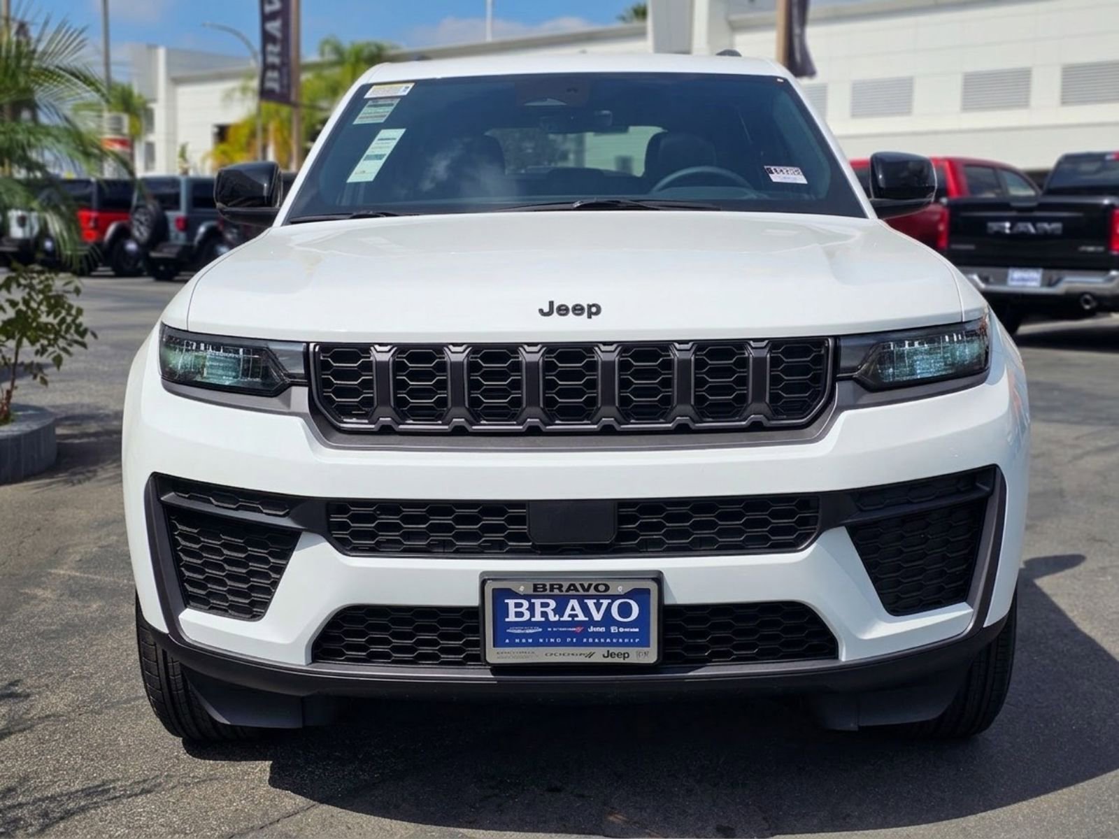 New 2026 Jeep Grand Cherokee Laredo image 2