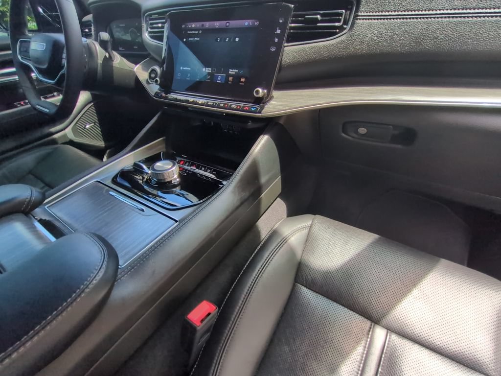 Used 2023 Jeep Wagoneer Series II w/ Premium Group I AWD/4WD image 27