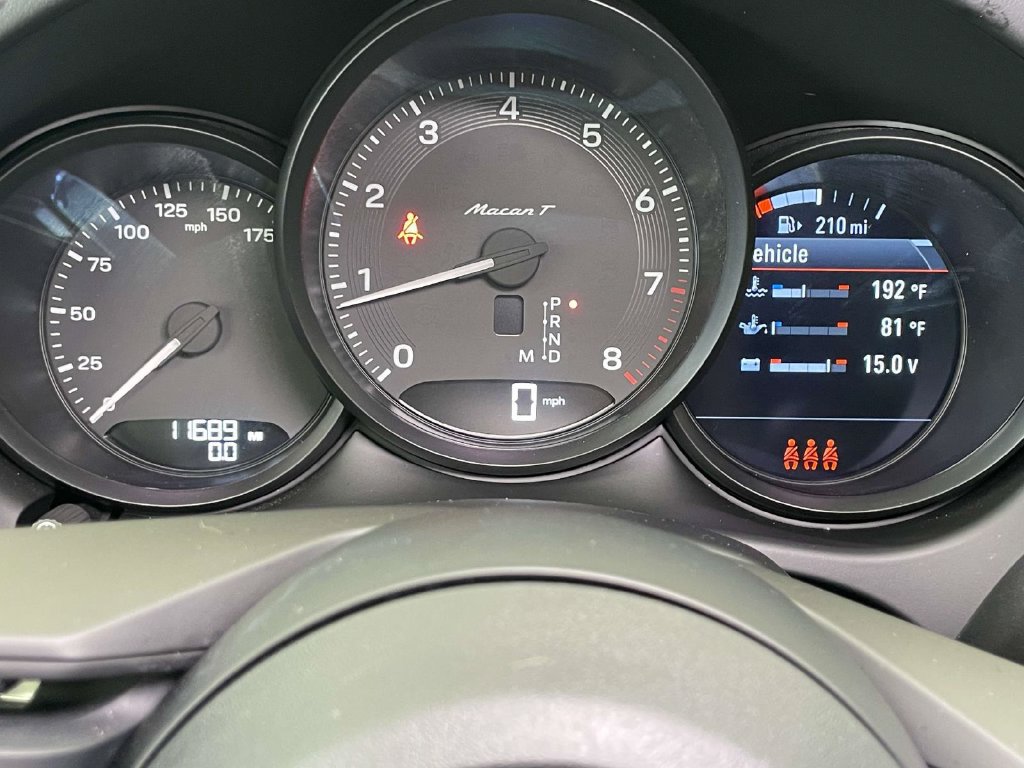 Certified 2025 Porsche Macan Turbo AWD/4WD image 46
